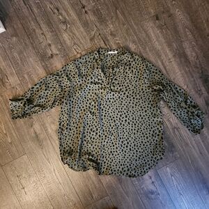 Lush Warren Split Neck Blouse women’s XXL,Green preppy classic leopard print Top
